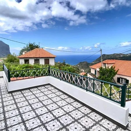 Picturesque Villa *