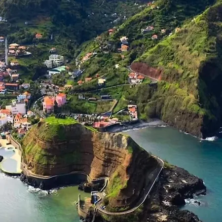 Picturesque Villa Porto Da Cruz